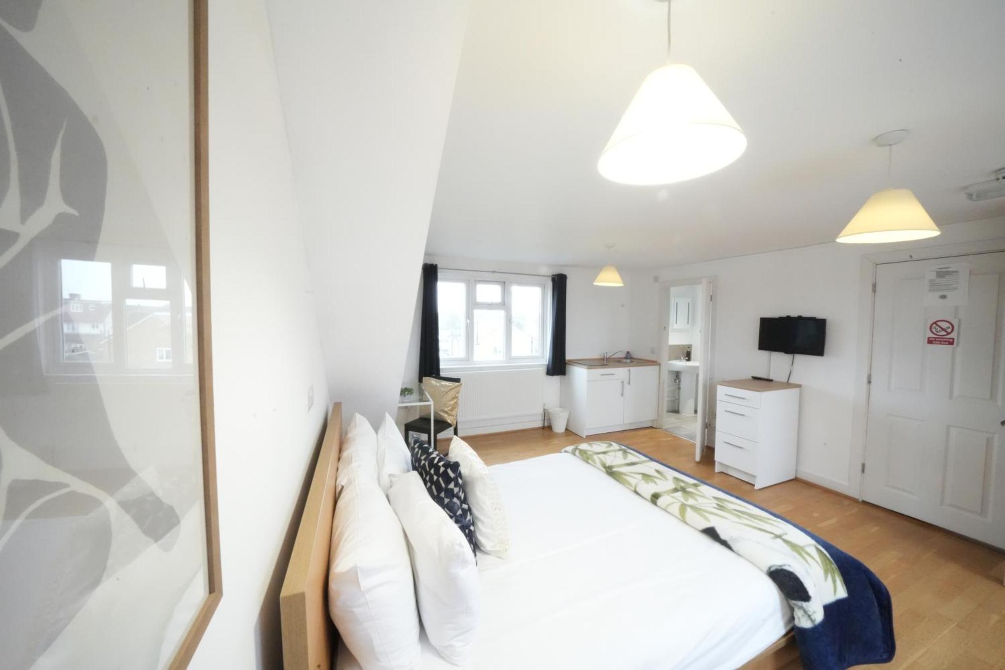 The Great Airport Place: Heathrow-Convenient Private Rooms Harmondsworth Exterior photo