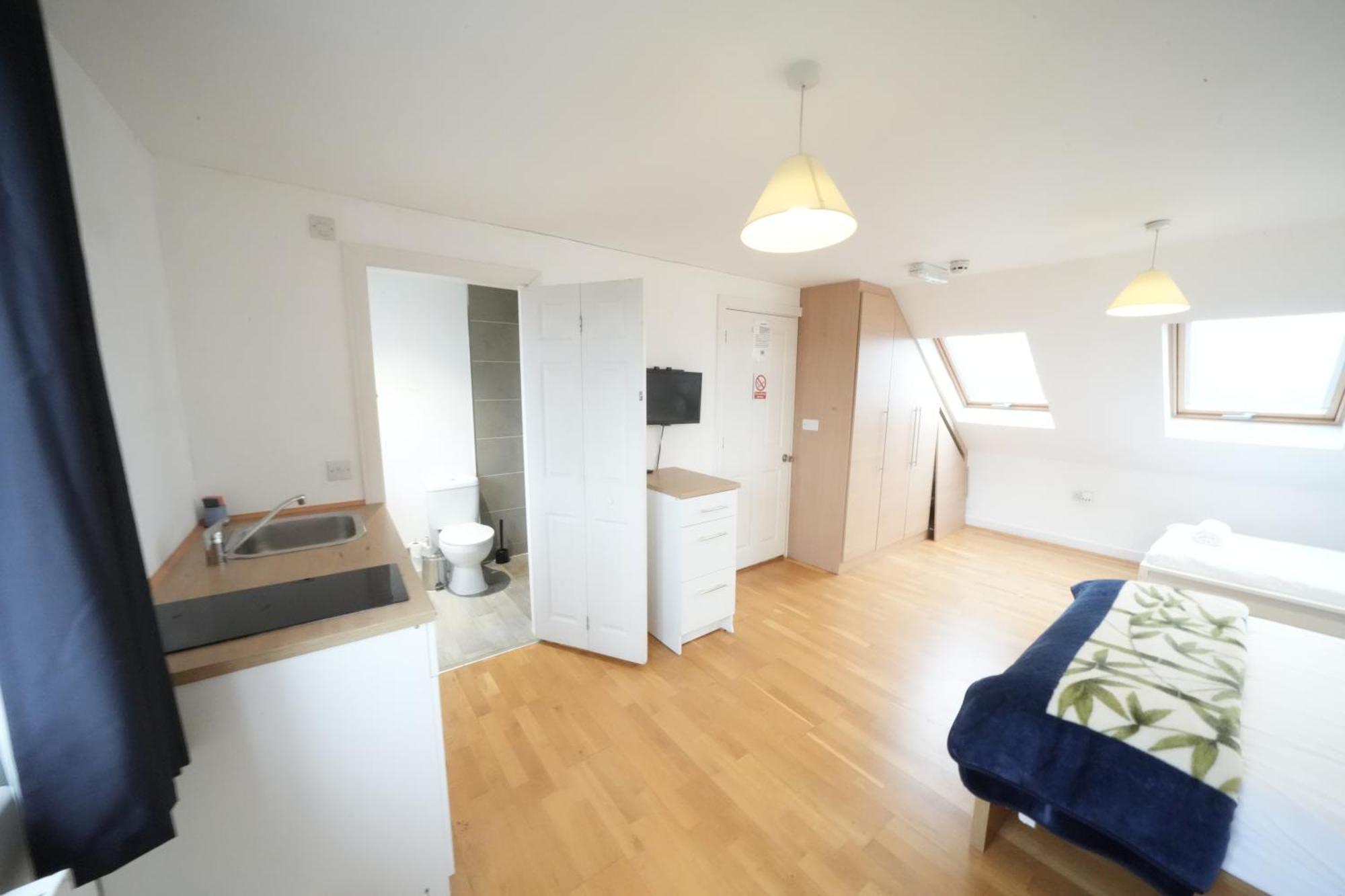 The Great Airport Place: Heathrow-Convenient Private Rooms Harmondsworth Exterior photo