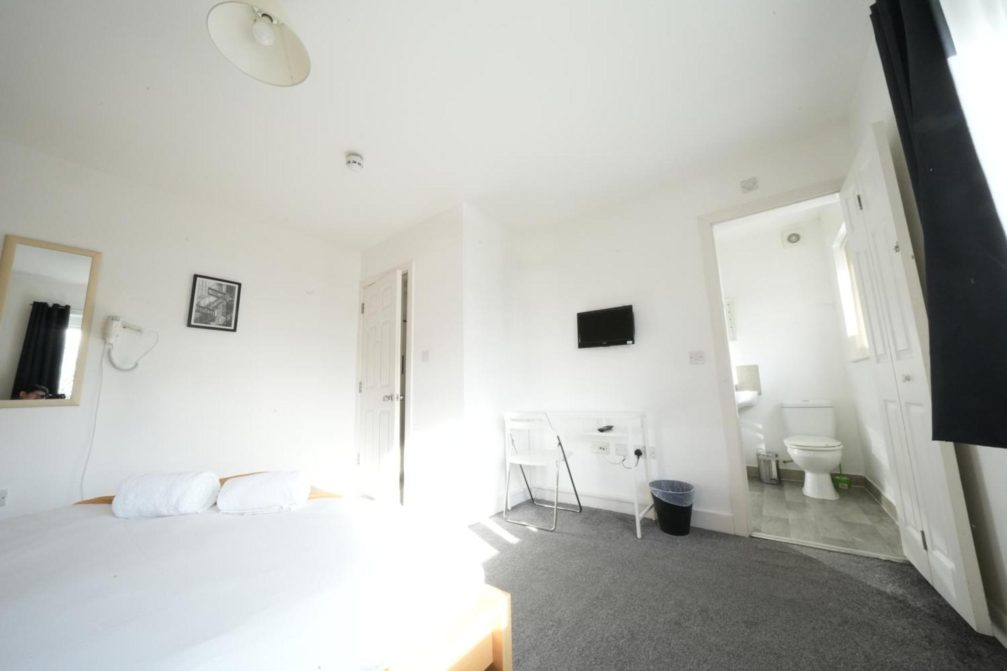 The Great Airport Place: Heathrow-Convenient Private Rooms Harmondsworth Exterior photo